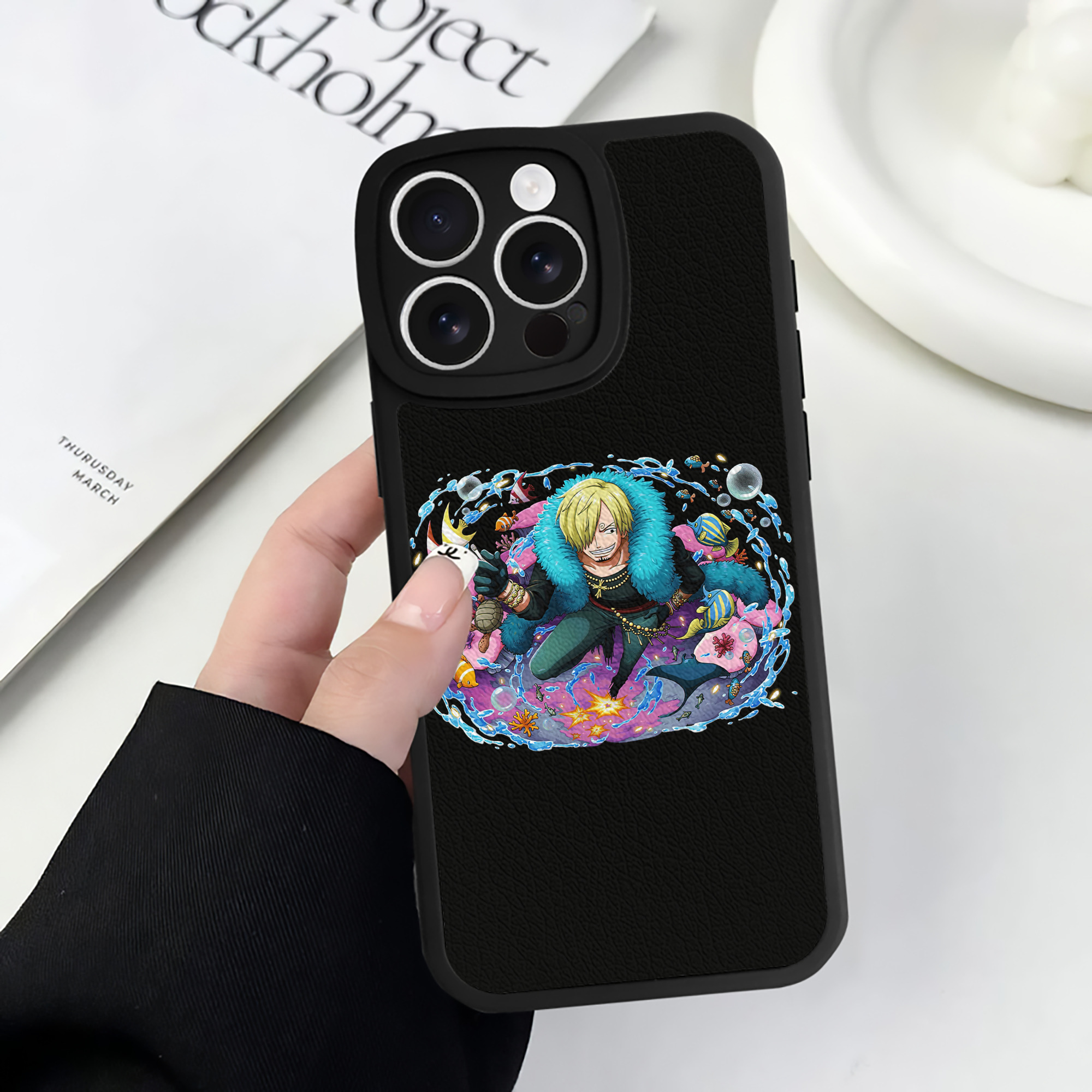 （画像用） ワンピース サンジ ONE PIECE Sanji 【iPhone 16シリーズ対応】シリコンスマホケース（レザー調） 材質：シリコン
